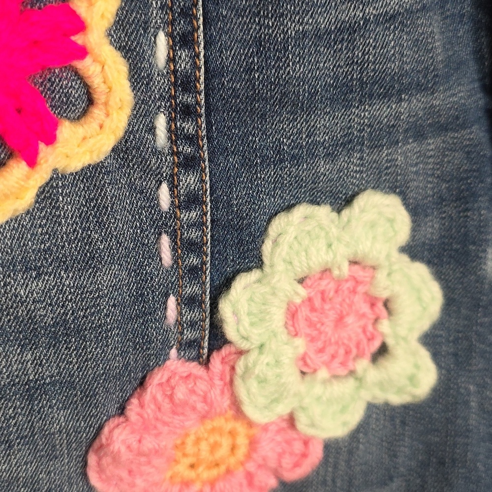Level 99 Crochet Floral Embroidered Jean Shorts, Hippie , Boho Sz 26 - Picture 2 of 4